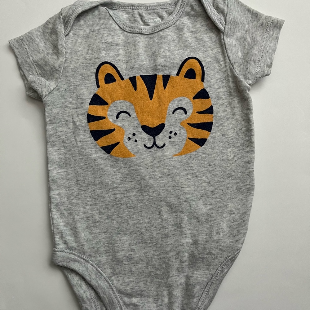 Onesie 6-12 months